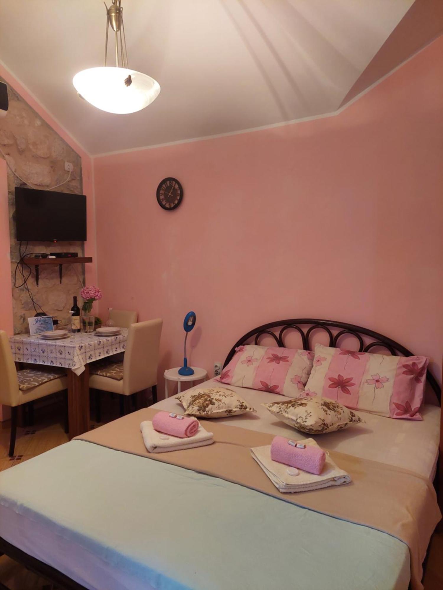 Apartments Jelena Kotor Rum bild