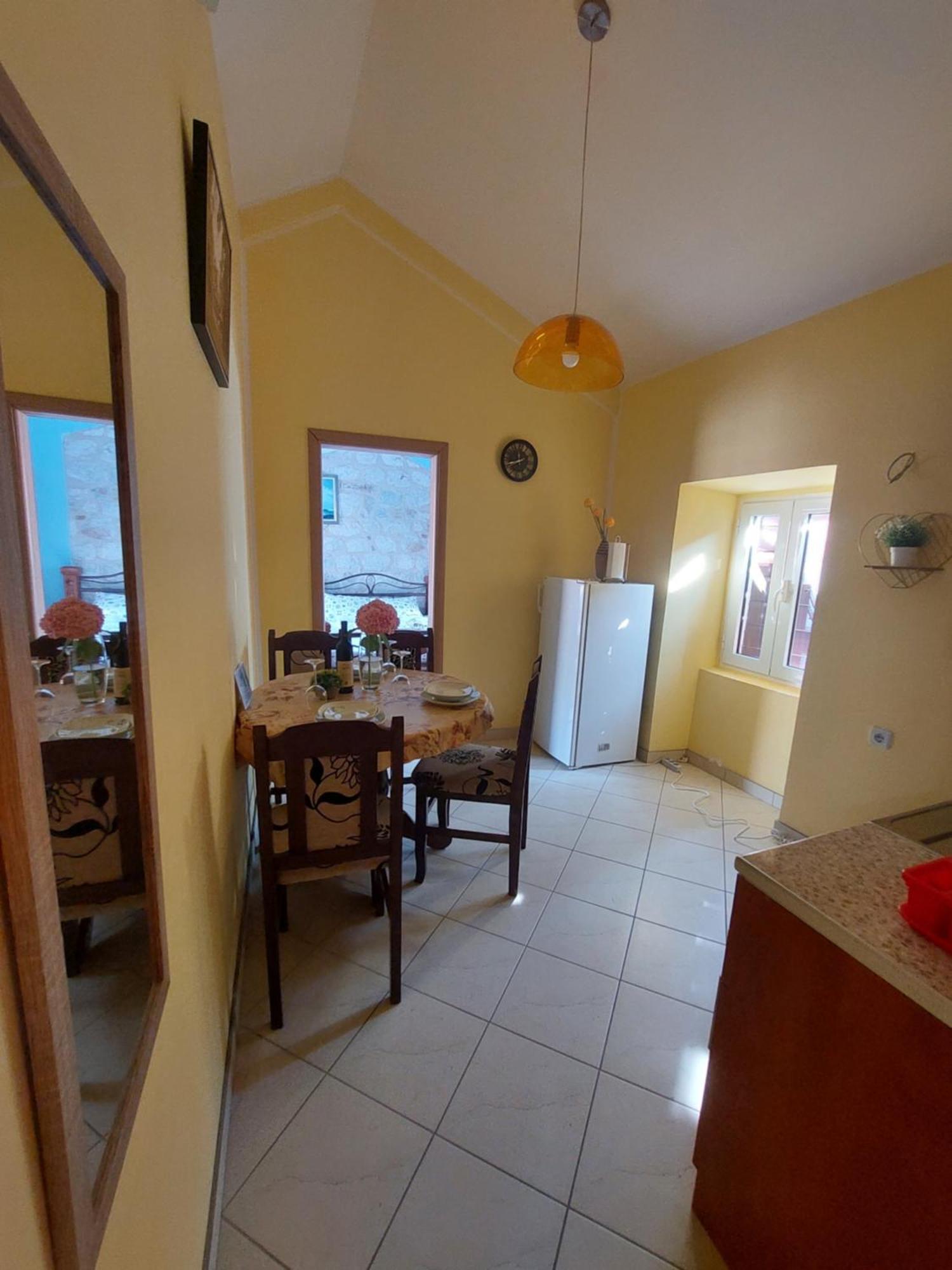 Apartments Jelena Kotor Rum bild